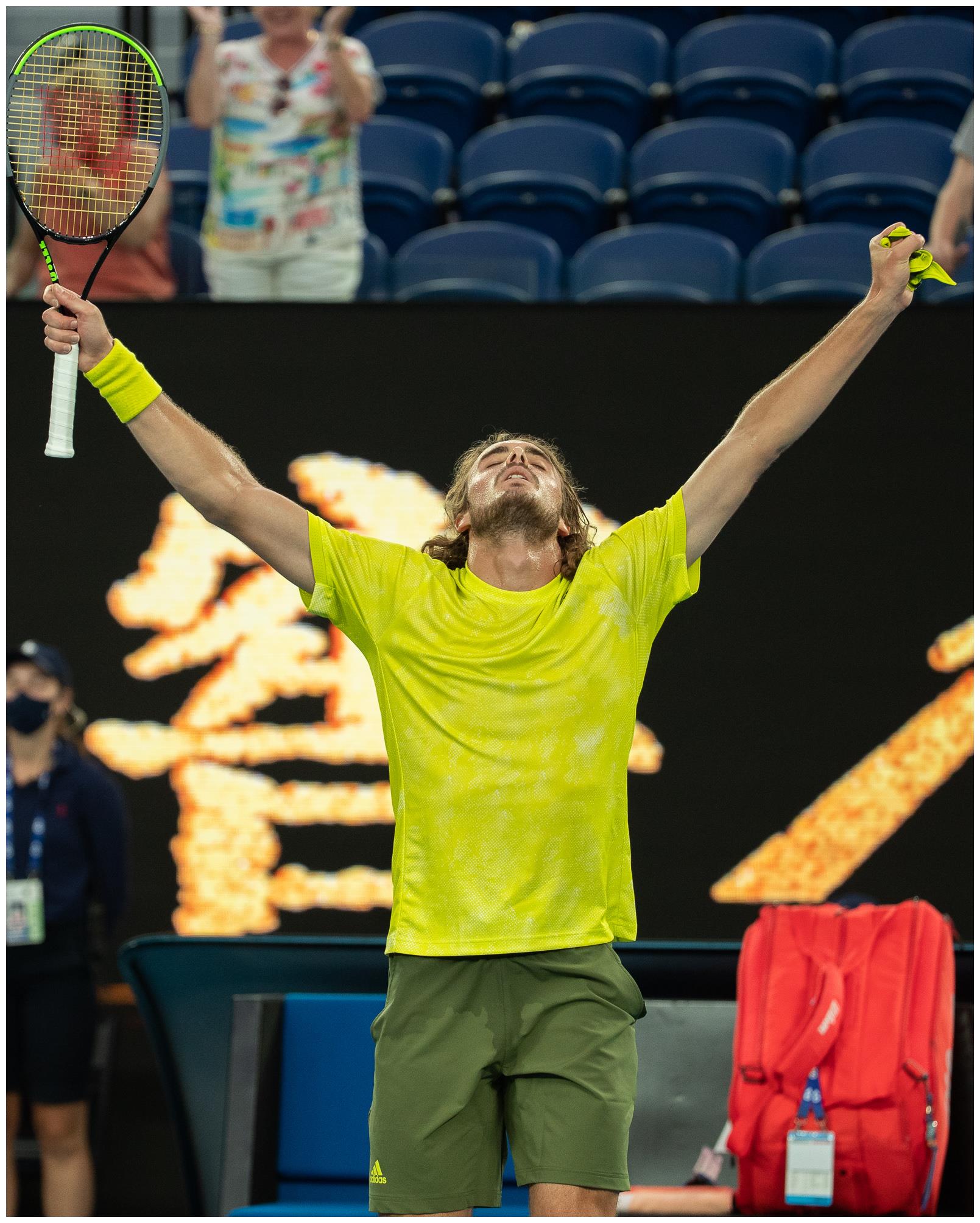 澳网险胜拉沃尔杯,西西帕斯高光表现 澳网险胜拉沃尔杯,西西帕斯高光表现